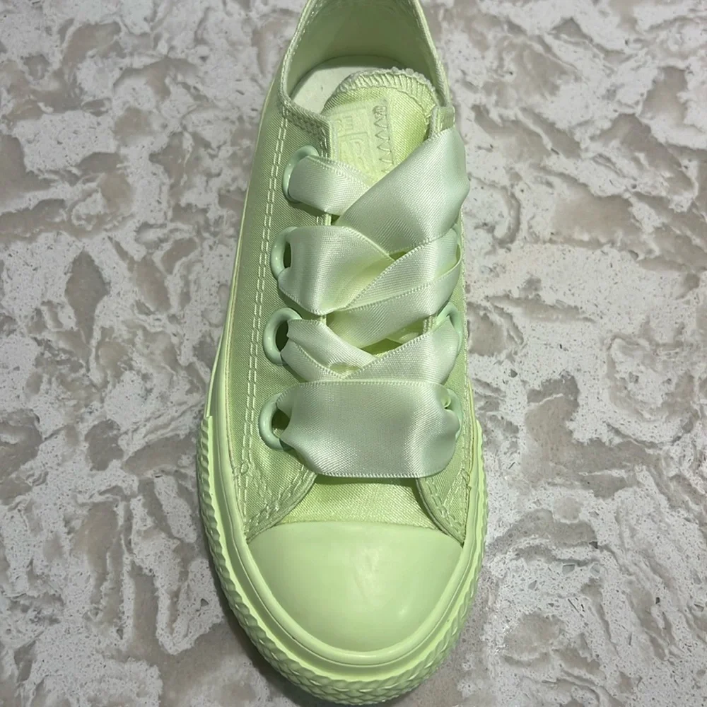 CONVERSE Ctas Big Eyelets Ox in Barely Volt